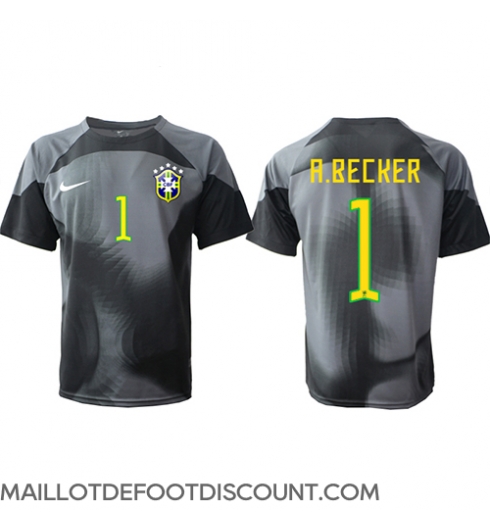 Maillot de football Réplique Brésil Alisson Becker #1 Gardien de but Domicile Mondial 2022 Manche Courte