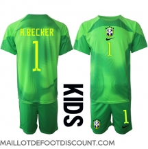 Maillot de football Réplique Brésil Alisson Becker #1 Gardien de but Extérieur Enfant Mondial 2022 Manche Courte (+ Pantalon court)