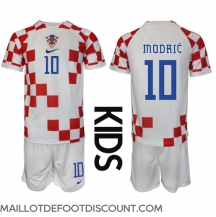 Maillot de football Réplique Croatie Luka Modric #10 Domicile Enfant Mondial 2022 Manche Courte (+ Pantalon court)