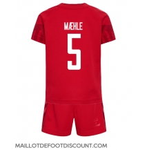 Maillot de football Réplique Danemark Joakim Maehle #5 Domicile Enfant Mondial 2022 Manche Courte (+ Pantalon court)