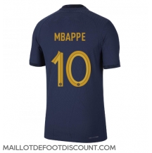 Maillot de football Réplique France Kylian Mbappe #10 Domicile Mondial 2022 Manche Courte
