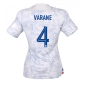 Maillot de football Réplique France Raphael Varane #4 Extérieur Femme Mondial 2022 Manche Courte