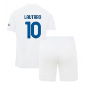 Maillot de football Réplique Inter Milan Lautaro Martinez #10 Extérieur Enfant 2023-24 Manche Courte (+ Pantalon court)