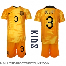 Maillot de football Réplique Pays-Bas Matthijs de Ligt #3 Domicile Enfant Mondial 2022 Manche Courte (+ Pantalon court)