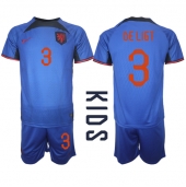 Maillot de football Réplique Pays-Bas Matthijs de Ligt #3 Extérieur Enfant Mondial 2022 Manche Courte (+ Pantalon court)