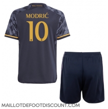 Maillot de football Réplique Real Madrid Luka Modric #10 Extérieur Enfant 2023-24 Manche Courte (+ Pantalon court)