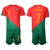 Maillot de football Réplique le Portugal Cristiano Ronaldo #7 Domicile Enfant Mondial 2022 Manche Courte (+ Pantalon court)