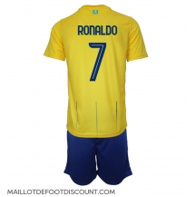 Maillot de football Réplique Al-Nassr Cristiano Ronaldo #7 Domicile Enfant 2023-24 Manche Courte (+ Pantalon court)