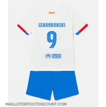 Maillot de football Réplique Barcelona Robert Lewandowski #9 Extérieur Enfant 2023-24 Manche Courte (+ Pantalon court)