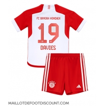 Maillot de football Réplique Bayern Munich Alphonso Davies #19 Domicile Enfant 2023-24 Manche Courte (+ Pantalon court)
