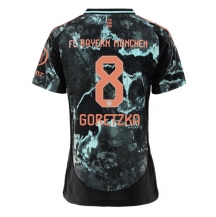 Maillot de football Réplique Bayern Munich Leon Goretzka #8 Extérieur Femme 2024-25 Manche Courte