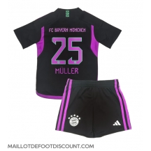 Maillot de football Réplique Bayern Munich Thomas Muller #25 Extérieur Enfant 2023-24 Manche Courte (+ Pantalon court)