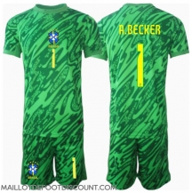 Maillot de football Réplique Brésil Alisson Becker #1 Gardien de but Domicile Enfant Copa America 2024 Manche Courte (+ Pantalon court)