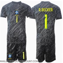 Maillot de football Réplique Brésil Alisson Becker #1 Gardien de but Extérieur Enfant Copa America 2024 Manche Courte (+ Pantalon court)
