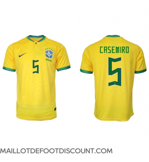 Maillot de football Réplique Brésil Casemiro #5 Domicile Mondial 2022 Manche Courte