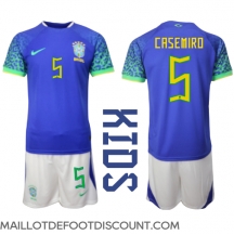 Maillot de football Réplique Brésil Casemiro #5 Extérieur Enfant Mondial 2022 Manche Courte (+ Pantalon court)
