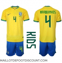 Maillot de football Réplique Brésil Marquinhos #4 Domicile Enfant Mondial 2022 Manche Courte (+ Pantalon court)