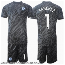 Maillot de football Réplique Chelsea Robert Sanchez #1 Gardien de but Extérieur Enfant 2024-25 Manche Courte (+ Pantalon court)