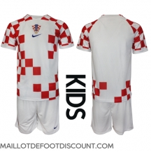 Maillot de football Réplique Croatie Domicile Enfant Mondial 2022 Manche Courte (+ Pantalon court)