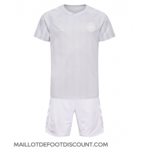 Maillot de football Réplique Danemark Extérieur Enfant Mondial 2022 Manche Courte (+ Pantalon court)