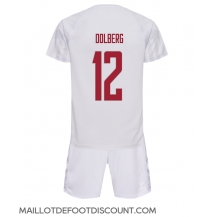 Maillot de football Réplique Danemark Kasper Dolberg #12 Extérieur Enfant Mondial 2022 Manche Courte (+ Pantalon court)