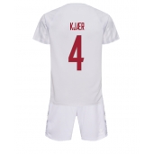 Maillot de football Réplique Danemark Simon Kjaer #4 Extérieur Enfant Mondial 2022 Manche Courte (+ Pantalon court)
