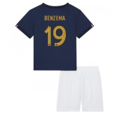 Maillot de football Réplique France Karim Benzema #19 Domicile Enfant Mondial 2022 Manche Courte (+ Pantalon court)