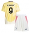 Maillot de football Réplique Juventus Dusan Vlahovic #9 Extérieur Enfant 2024-25 Manche Courte (+ Pantalon court)