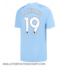 Maillot de football Réplique Manchester City Julian Alvarez #19 Domicile 2023-24 Manche Courte