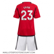 Maillot de football Réplique Manchester United Luke Shaw #23 Domicile Enfant 2023-24 Manche Courte (+ Pantalon court)