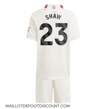Maillot de football Réplique Manchester United Luke Shaw #23 Troisième Enfant 2023-24 Manche Courte (+ Pantalon court)