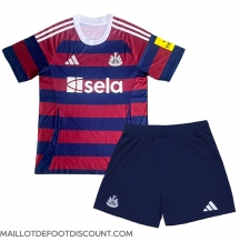 Maillot de football Réplique Newcastle United Extérieur Enfant 2024-25 Manche Courte (+ Pantalon court)
