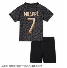 Maillot de football Réplique Paris Saint-Germain Kylian Mbappe #7 Troisième Enfant 2023-24 Manche Courte (+ Pantalon court)