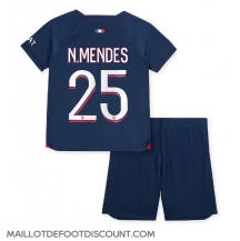 Maillot de football Réplique Paris Saint-Germain Nuno Mendes #25 Domicile Enfant 2023-24 Manche Courte (+ Pantalon court)