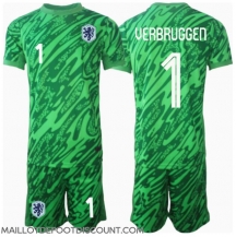 Maillot de football Réplique Pays-Bas Bart Verbruggen #1 Gardien de but Domicile Enfant Europe 2024 Manche Courte (+ Pantalon court)