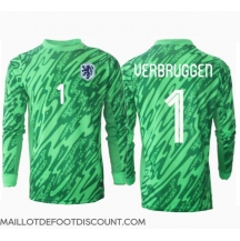 Maillot de football Réplique Pays-Bas Bart Verbruggen #1 Gardien de but Domicile Europe 2024 Manche Longue