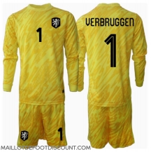 Maillot de football Réplique Pays-Bas Bart Verbruggen #1 Gardien de but Extérieur Enfant Europe 2024 Manche Longue (+ Pantalon court)