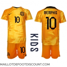 Maillot de football Réplique Pays-Bas Memphis Depay #10 Domicile Enfant Mondial 2022 Manche Courte (+ Pantalon court)