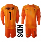 Maillot de football Réplique Pays-Bas Remko Pasveer #1 Gardien de but Extérieur Enfant Mondial 2022 Manche Longue (+ Pantalon court)