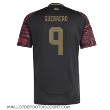 Maillot de football Réplique Pérou Paolo Guerrero #9 Extérieur Copa America 2024 Manche Courte