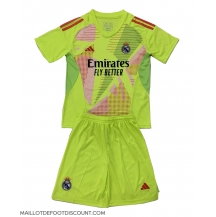 Maillot de football Réplique Real Madrid Gardien de but Troisième Enfant 2024-25 Manche Courte (+ Pantalon court)