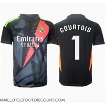 Maillot de football Réplique Real Madrid Thibaut Courtois #1 Gardien de but Extérieur 2024-25 Manche Courte