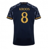 Maillot de football Réplique Real Madrid Toni Kroos #8 Extérieur 2023-24 Manche Courte
