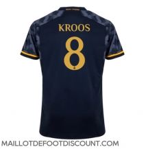 Maillot de football Réplique Real Madrid Toni Kroos #8 Extérieur 2023-24 Manche Courte