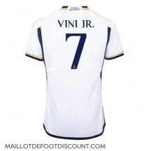 Maillot de football Réplique Real Madrid Vinicius Junior #7 Domicile 2023-24 Manche Courte