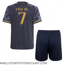 Maillot de football Réplique Real Madrid Vinicius Junior #7 Extérieur Enfant 2023-24 Manche Courte (+ Pantalon court)