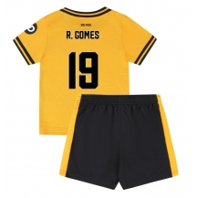Maillot de football Réplique Wolves Rodrigo Gomes #19 Domicile Enfant 2024-25 Manche Courte (+ Pantalon court)